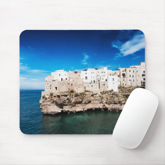 Polignano a Mare-huizen op een klif in Puglia Muismat (Met muis)