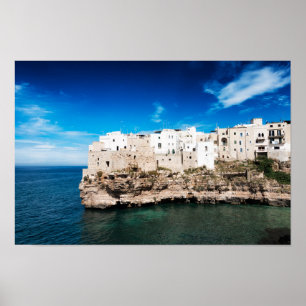 Polignano a Mare-huizen op een klif in Puglia Poster