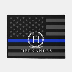 Politie heeft Amerikaans vlaggetmonogram gestileer Deurmat