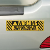 Politie is gewapend en gevaarlijk bumpersticker (Op auto)