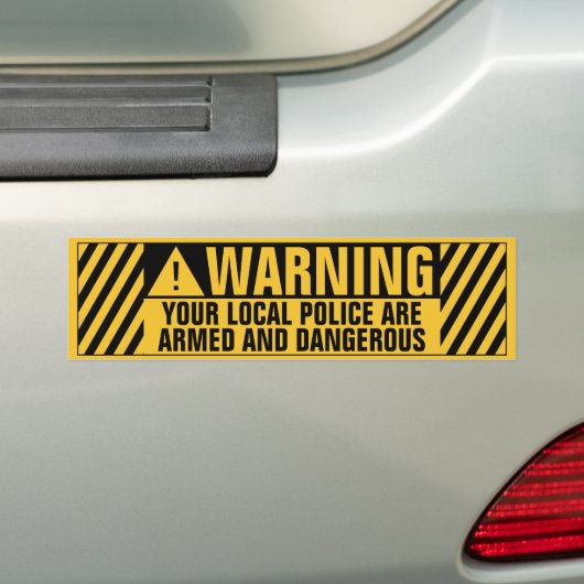 Politie is gewapend en gevaarlijk bumpersticker (Op auto)