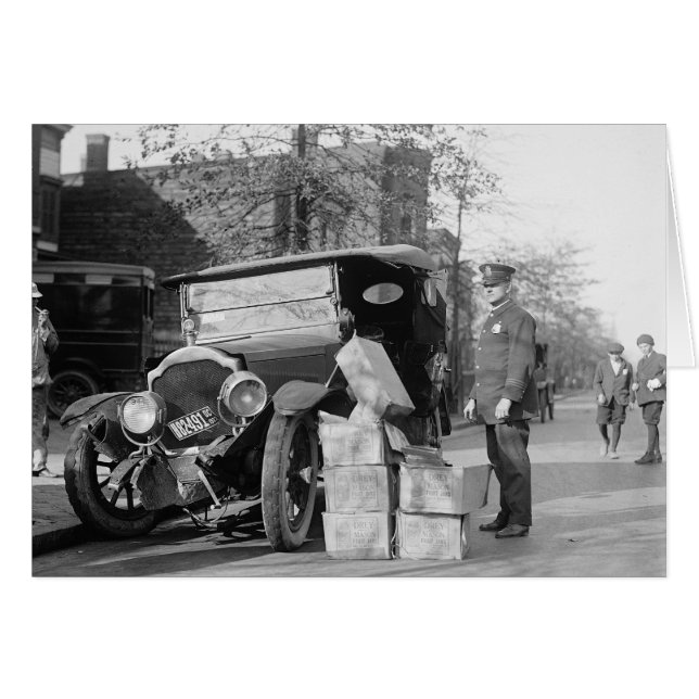Politie vangt bootleggers auto, 1922 (Voorkant Horizontaal)