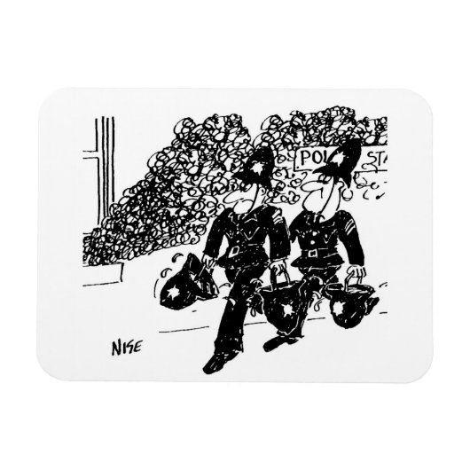 Politie vuurt vuur met water in helmen magneet (Horizontaal)