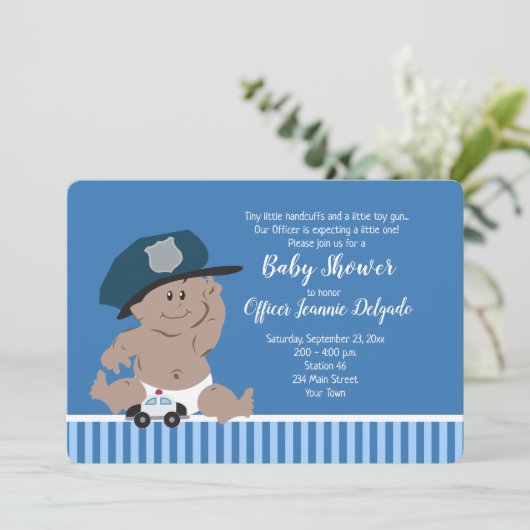 Politieagent Baby Cop Invitations Dark Skin Kaart (Staand voorkant)
