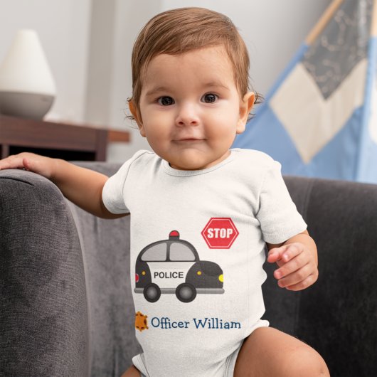 Politieagent voor kleine jongen en auto romper