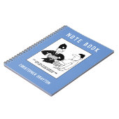 Politieagent vraagt man om hem te begeleiden  gra notitieboek (Linkerzijde)