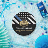 Politieambtenaar met betrekking tot de blauwe lijn papieren bordje (Feest)