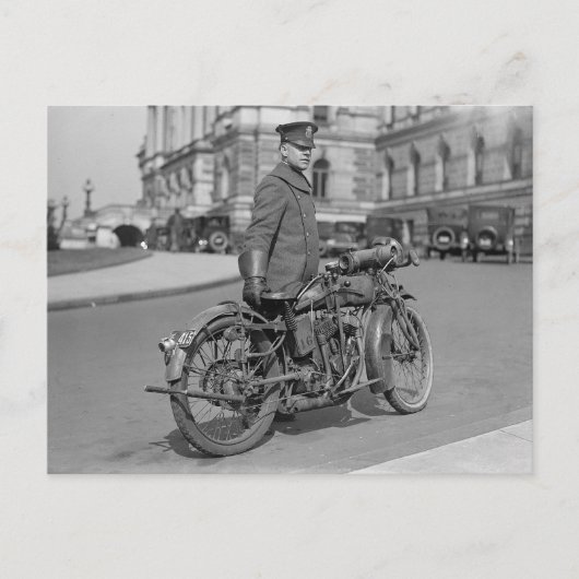 Politieambtenaar motorfiets, 1922 briefkaart (Voorkant)