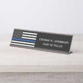 Politiebeambte met een blauwe lijn bureau naambordje (Voorkant)