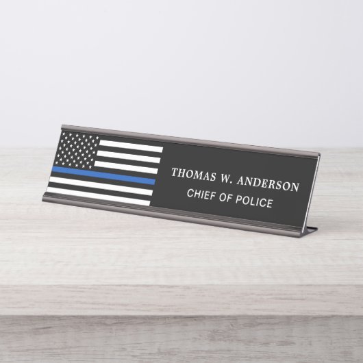 Politiebeambte met een blauwe lijn bureau naambordje (Voorkant)