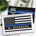Politiebeambte met een blauwe lijn visitekaarthouder<br><div class="desc">Thin Blue Line Business Card Case - Amerikaanse vlag in de kleuren van de vlag van de politie, modern zwart blauw ontwerp. Personaliseer je met het dunne visitekaartje hoesje van de politie met de naam van de politieagenten. Deze gepersonaliseerde visitekaartje is perfect voor politie- en wetshandhavingsdiensten, een prachtig cadeau voor...</div>