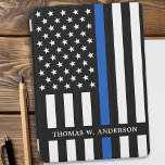 Politiebeambte Persoonlijke naam in blauwe lijn iPad Air Cover<br><div class="desc">Thin Blue Line iPad Cover - Amerikaanse vlag in de kleuren van de vlag van de politie, modern zwart en blauw design. Personaliseer je met de naam van de politie. Deze gepersonaliseerde cover van politieagent iPad is perfect voor politiediensten en politieagenten. COPYRIGHT © 2020 Judy Burrows, Black Dog Art -...</div>