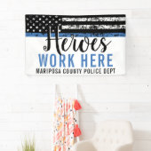 Politiehelden werken hier in de blauwe lijn Amerik Spandoek (Insitu)