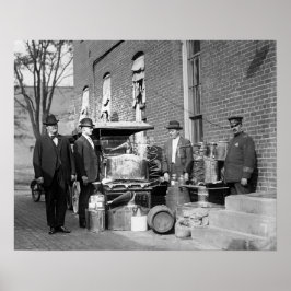 Politieman Met In Beslag Genomen Stills, 1922. Oud Poster