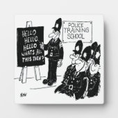 Politieopleiding. Grappig Cartoon Illustratie Fotoplaat (Voorkant)