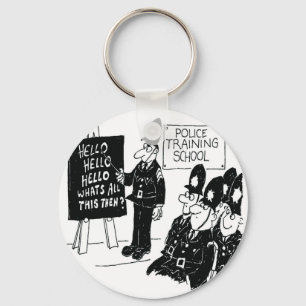 Politieopleiding. Grappig Cartoon Illustratie Sleutelhanger