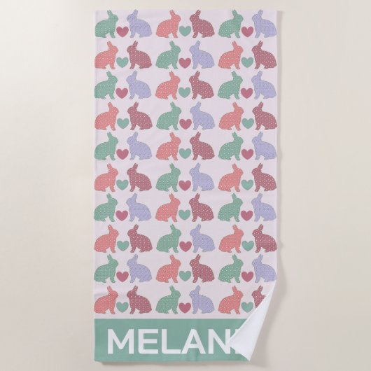 Polka Dot Bunnies Pattern op Roze Gepersonaliseerd Strandlaken (Voorkant)