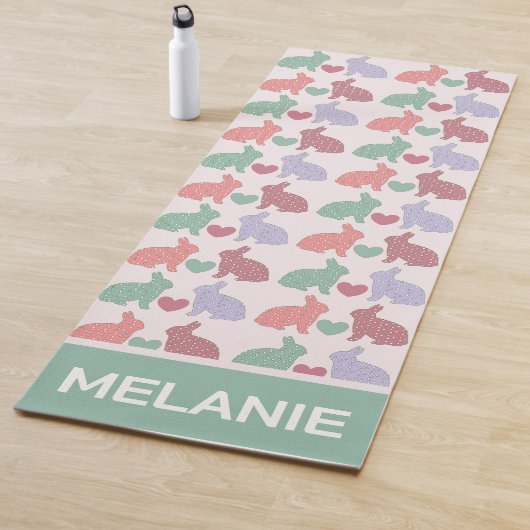 Polka Dot Bunnies Pattern op Roze Gepersonaliseerd Yogamat (In situ)