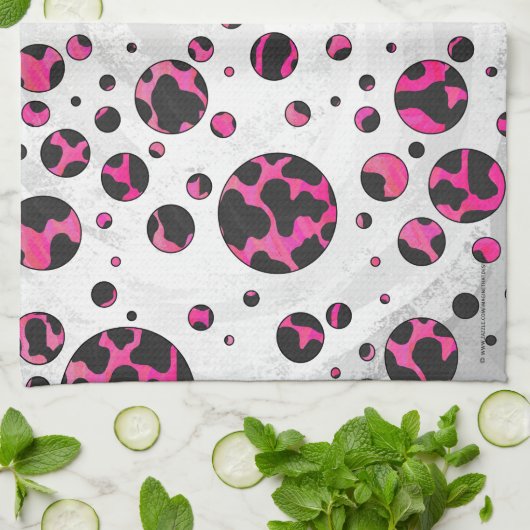 Polka Dot Koe Hot Pink en Black Print Theedoek (Gevouwen)