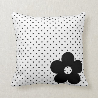 Polka Dot Party Flower in Black and White Kussen