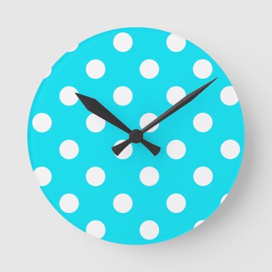 Polka dots cyaan hex code 00E3F4 Ronde Klok (Voorkant)