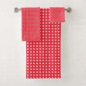  Polka Dots Pattern in Red and White Bad Handdoek (Insitu)