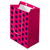 Polka Dots purple hot pink birthday Medium Cadeauzakje (Voorkant Gekanteld)