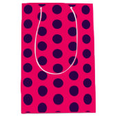 Polka Dots purple hot pink birthday Medium Cadeauzakje (Voorkant)