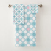 Polka dots wit roze blauw retro bad handdoek (Insitu)