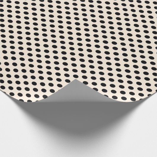 Polka Dots Zwart en Crème Patroon Klein Cadeaupapier (Hoek)