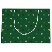 Polka harten op bosgroen groot cadeauzakje (Voorkant)