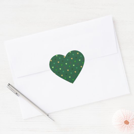 Polka harten op bosgroen hart sticker (Envelop)