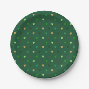 Polka harten op bosgroen papieren bordje