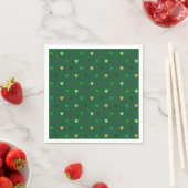 Polka harten op bosgroen servet (Insitu)