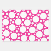 Polka-punten in drie kleuren die papierbladen over inpakpapier vel (Voorkant 3)