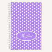 Polka-puntpatroon paarse aangepaste naam initiaal notitieboek (Voorkant)