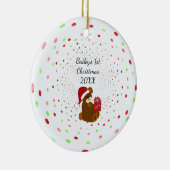 Polka Stippen en Beer Eerste Kerstmis Keramisch Ornament (Rechts)