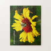 Pollinator op Bright Gele Wilde Bloem Legpuzzel (Verticaal)