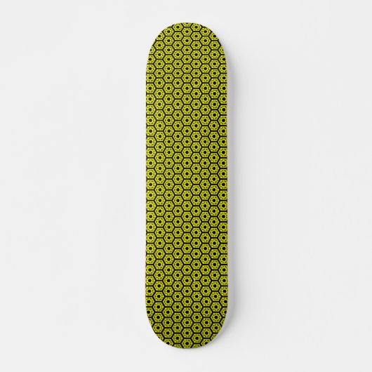 Polygoons v2 - zwart en geel skateboard (Voorkant)