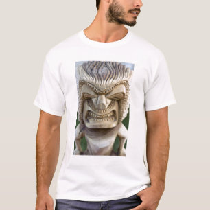 Polynesië, Koninkrijk Tonga. Close-up van tiki T-shirt