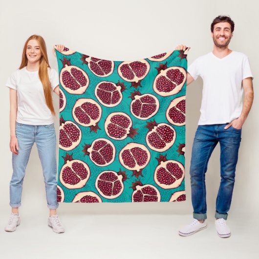 Pomegranaatplakken op turquoise fleece deken (In situ)