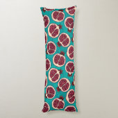 Pomegranaatplakken op turquoise lichaamskussen (Achterkant (Verticaal))