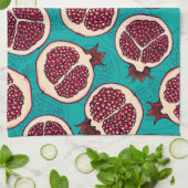 Pomegranaatplakken op turquoise theedoek (Gevouwen)