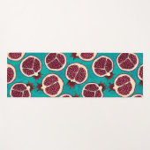 Pomegranaatplakken op turquoise yogamat (Voorkant (horizontaal))