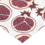 Pomegranaatplakken op wit tafelkleed (Gekanteld)