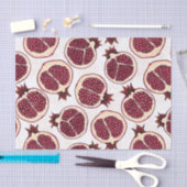Pomegranaatplakken op wit tissuepapier (Craft)