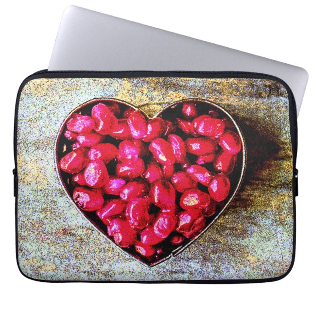 "Pomegranates Heart Fruit" Kutfoto. Bestel nu Laptop Sleeve (Voorkant)