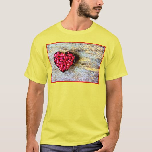 "Pomegranates Heart Fruit" Kutfoto. Bestel nu T-shirt (Voorkant)