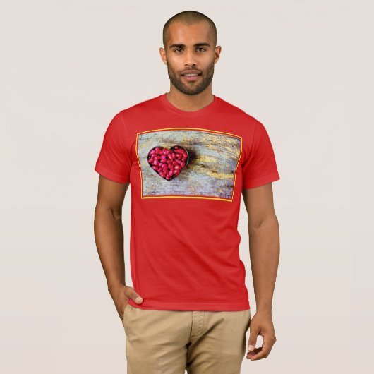 "Pomegranates Heart Fruit" Kutfoto. Bestel nu T-shirt (Voorkant volledig)