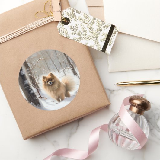 Pomeranian Laat het Sneeuwen Kerstmis Ronde Sticker (Geschenken)